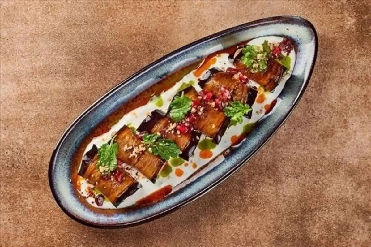 Рулетики из баклажанов с орехами и соусом мацони