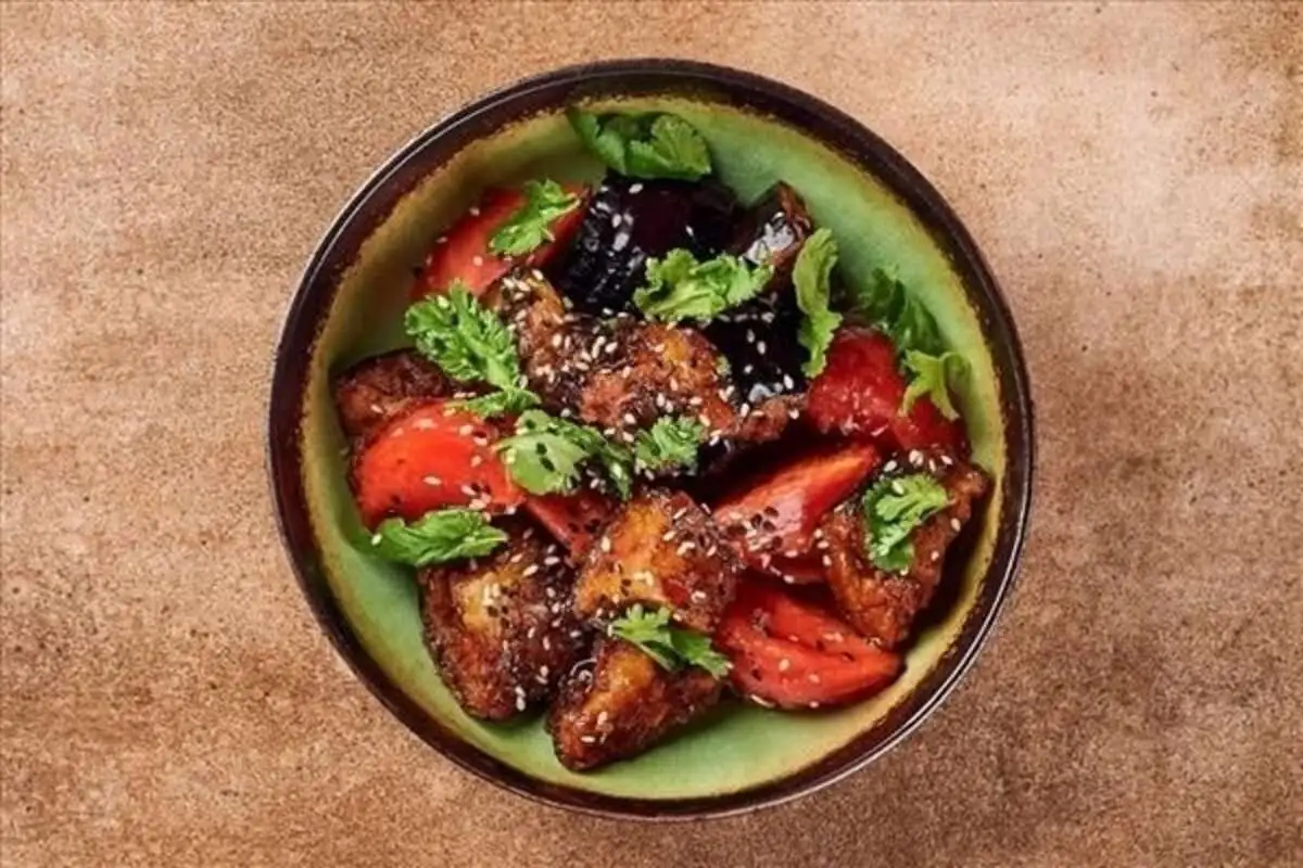 Салат с жареными баклажанами