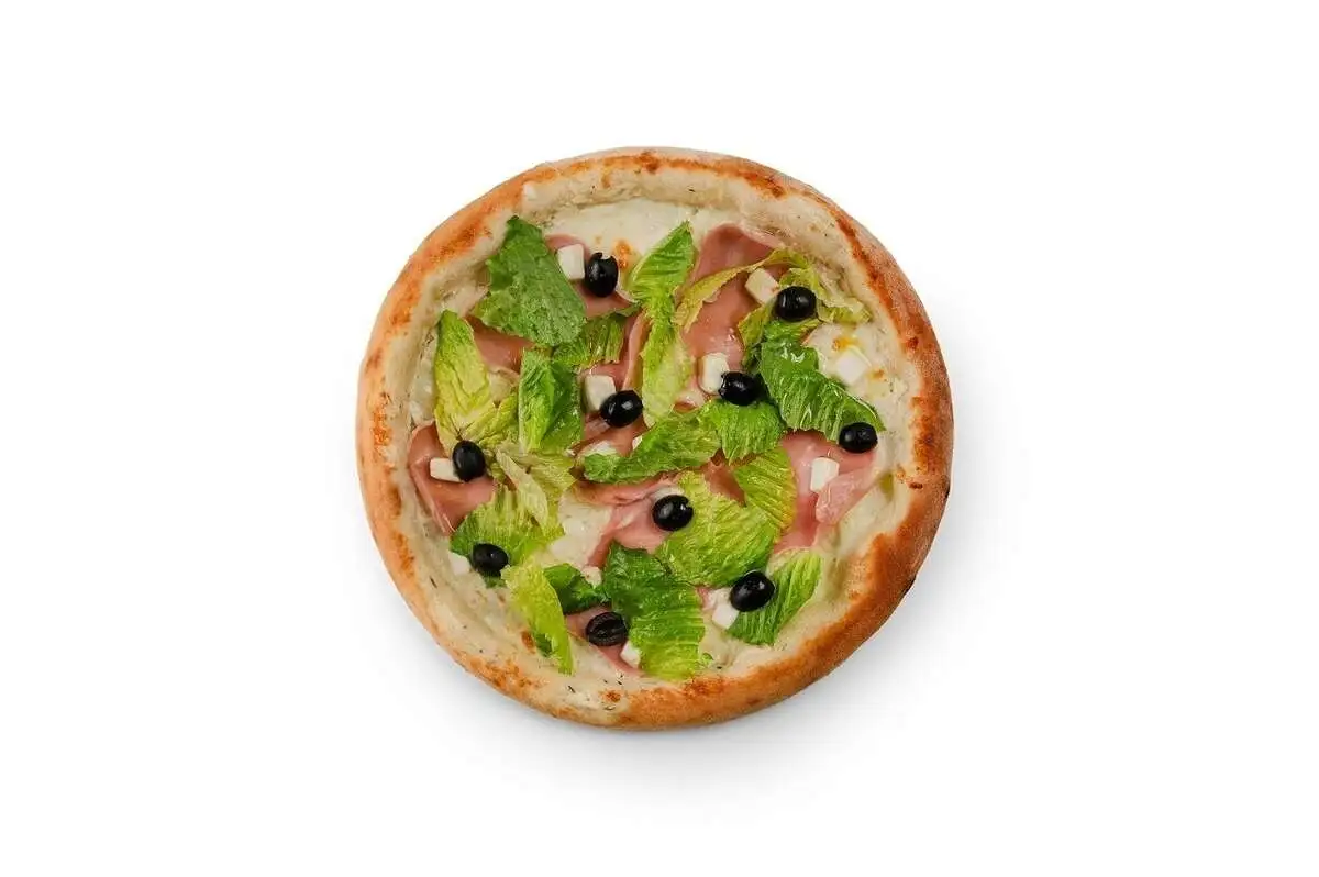 Пицца с ветчиной из индейки и брынзой