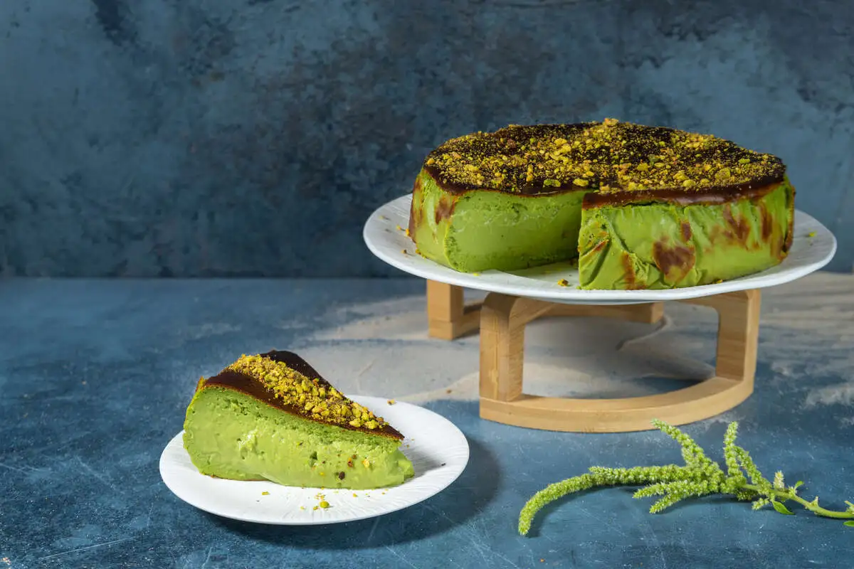  Чизкейк Сан Себастьян фисташковый, целый тор