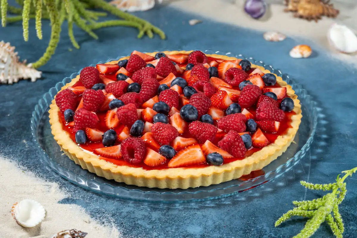 Тарт из свежих ягод целый торт