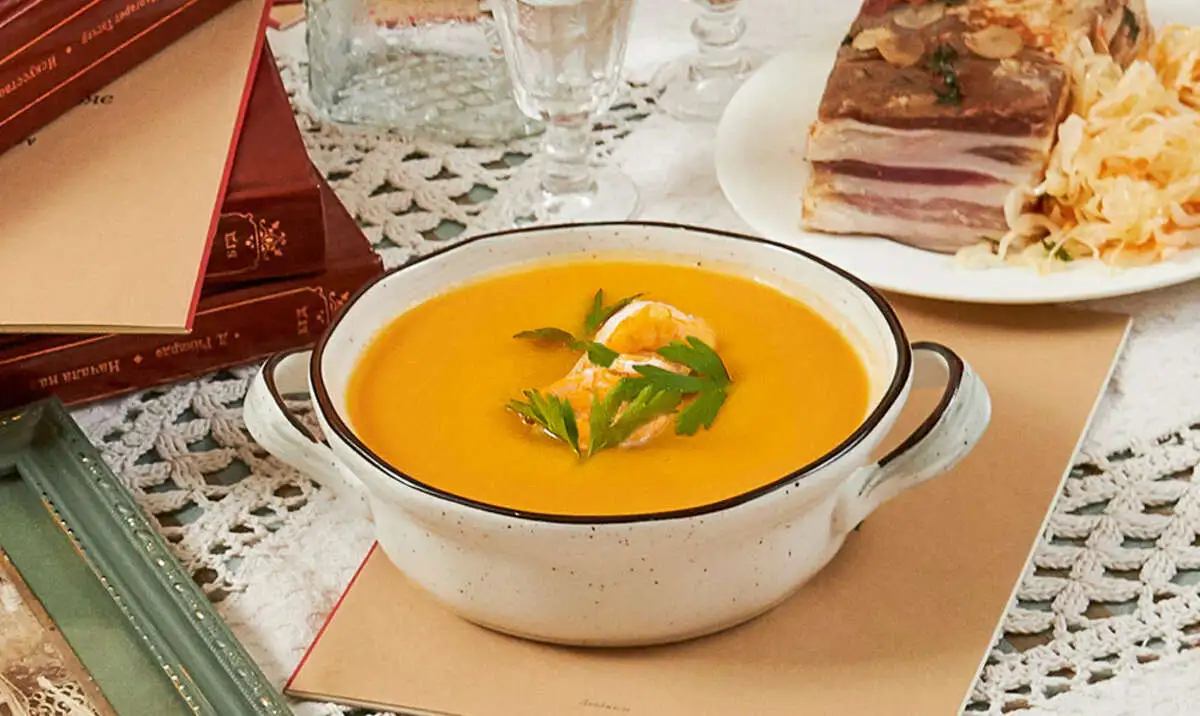 Крем-суп из тыквы с тигровыми креветками