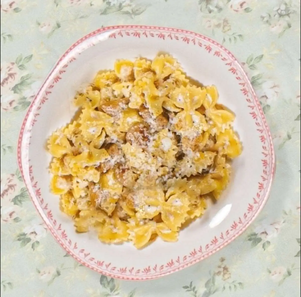 Паста с белыми грибами в сливочном соусе, с трюфельным маслом