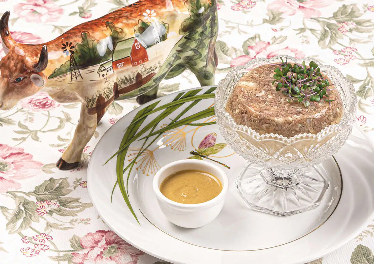 Студень(холодец) из говяжьей голени и цыпленка с горчицей