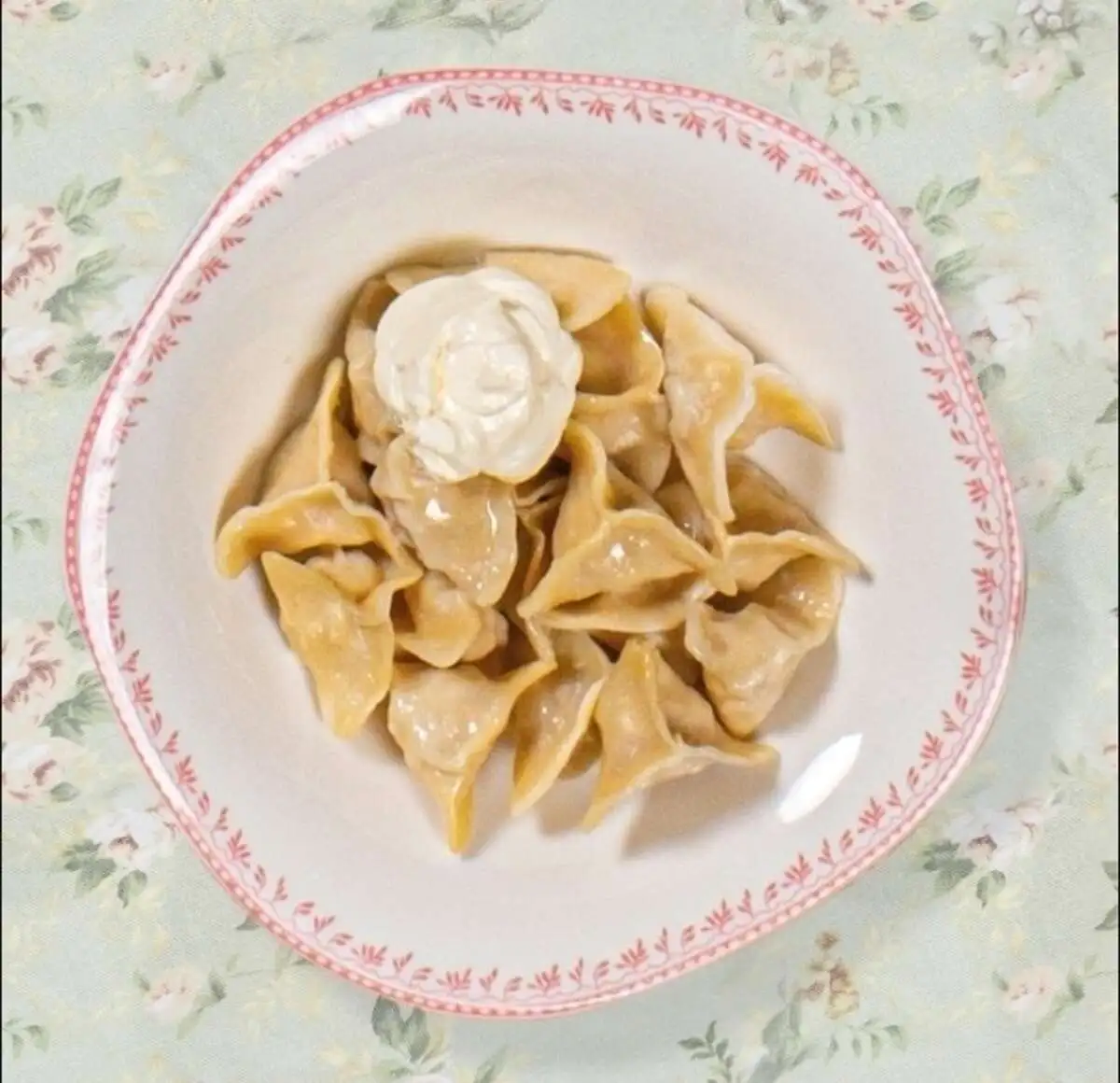 Пельмени с курицей и домашней сметаной