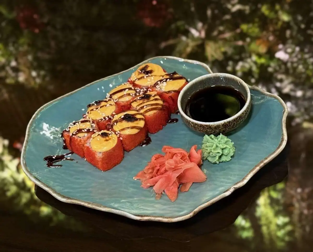 Запеченный ролл с тунцом/Baked tuna roll