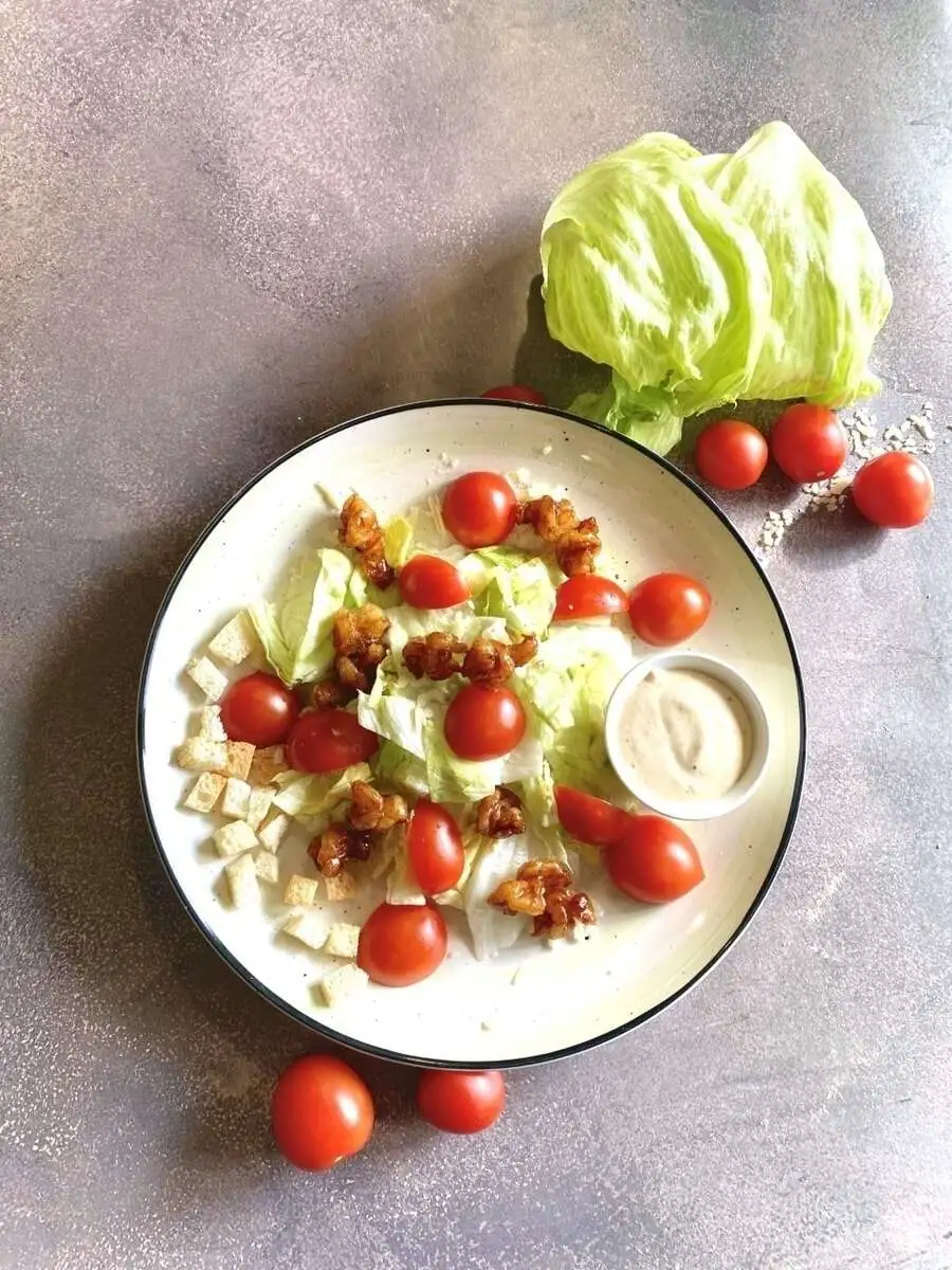 Салат цезарь с креветками