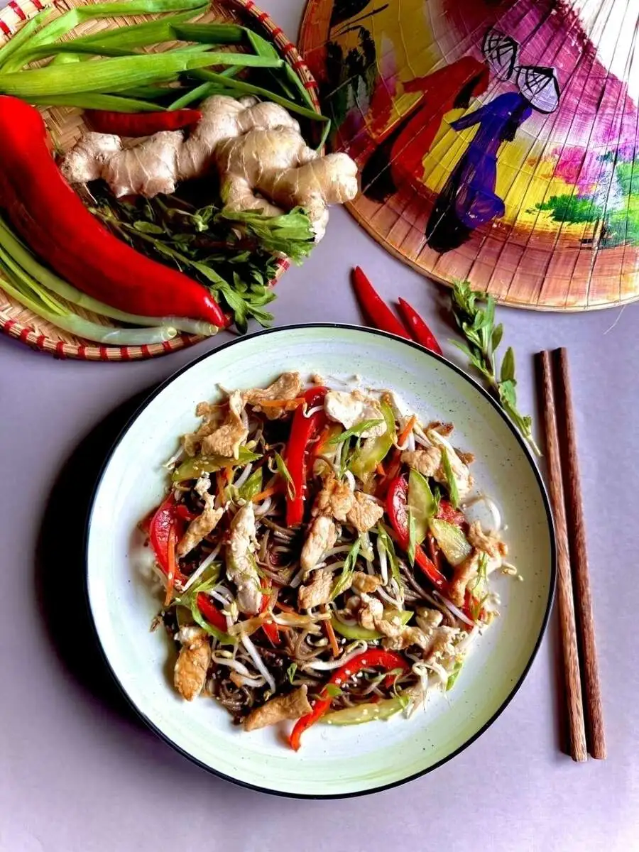 Лапша соба с курицей