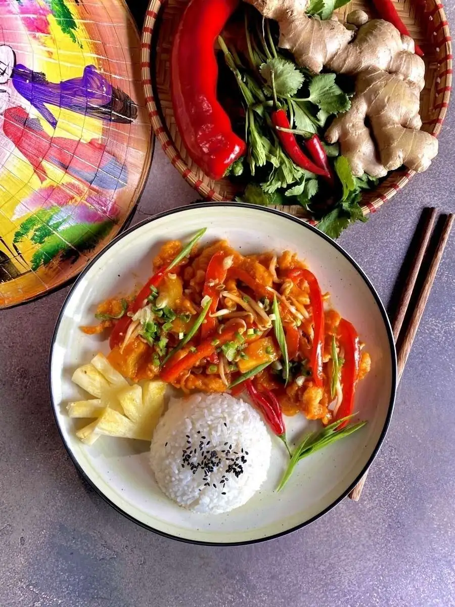 Курица  по-ямайски с овощами