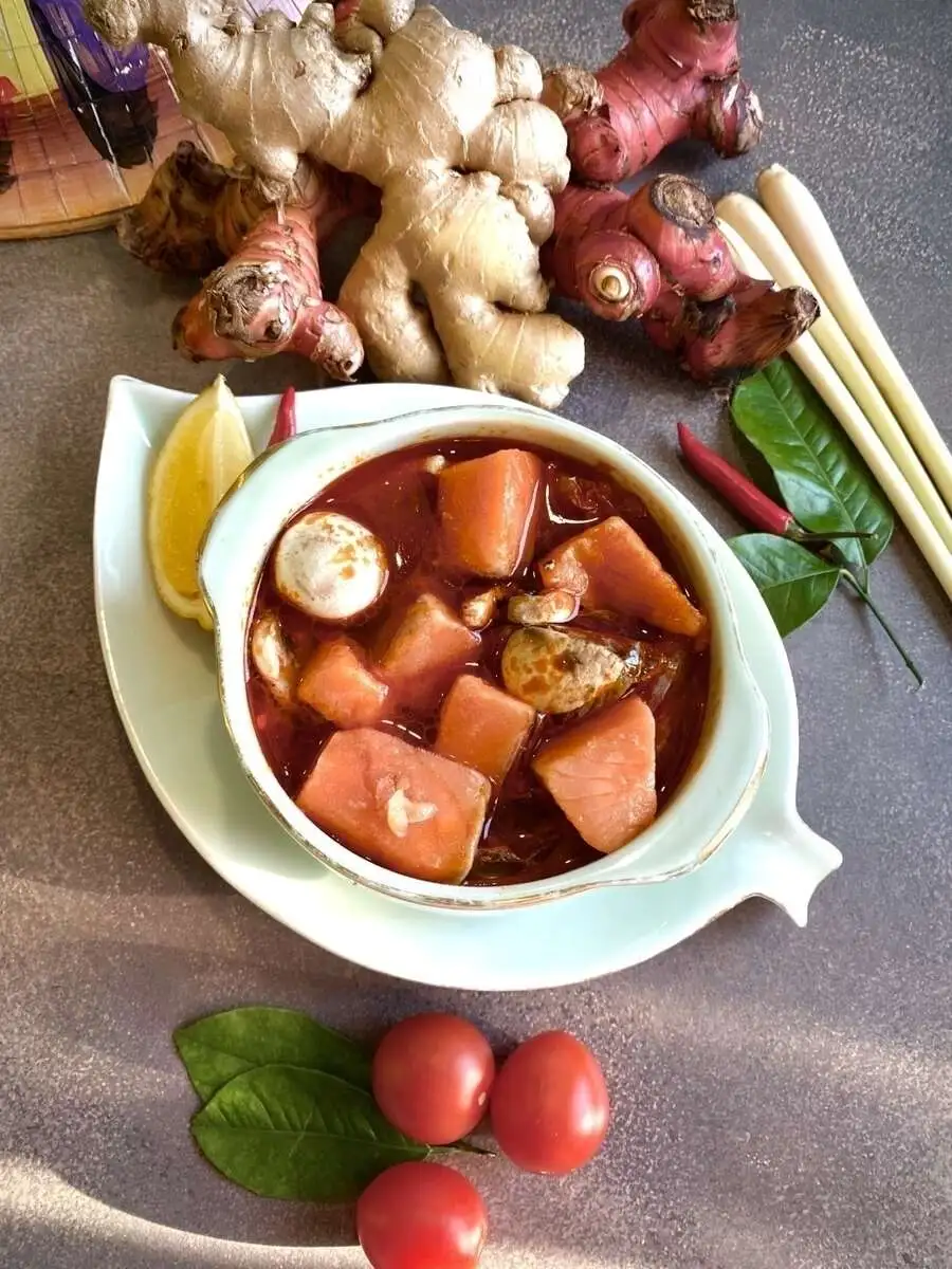 Том ям с семгой