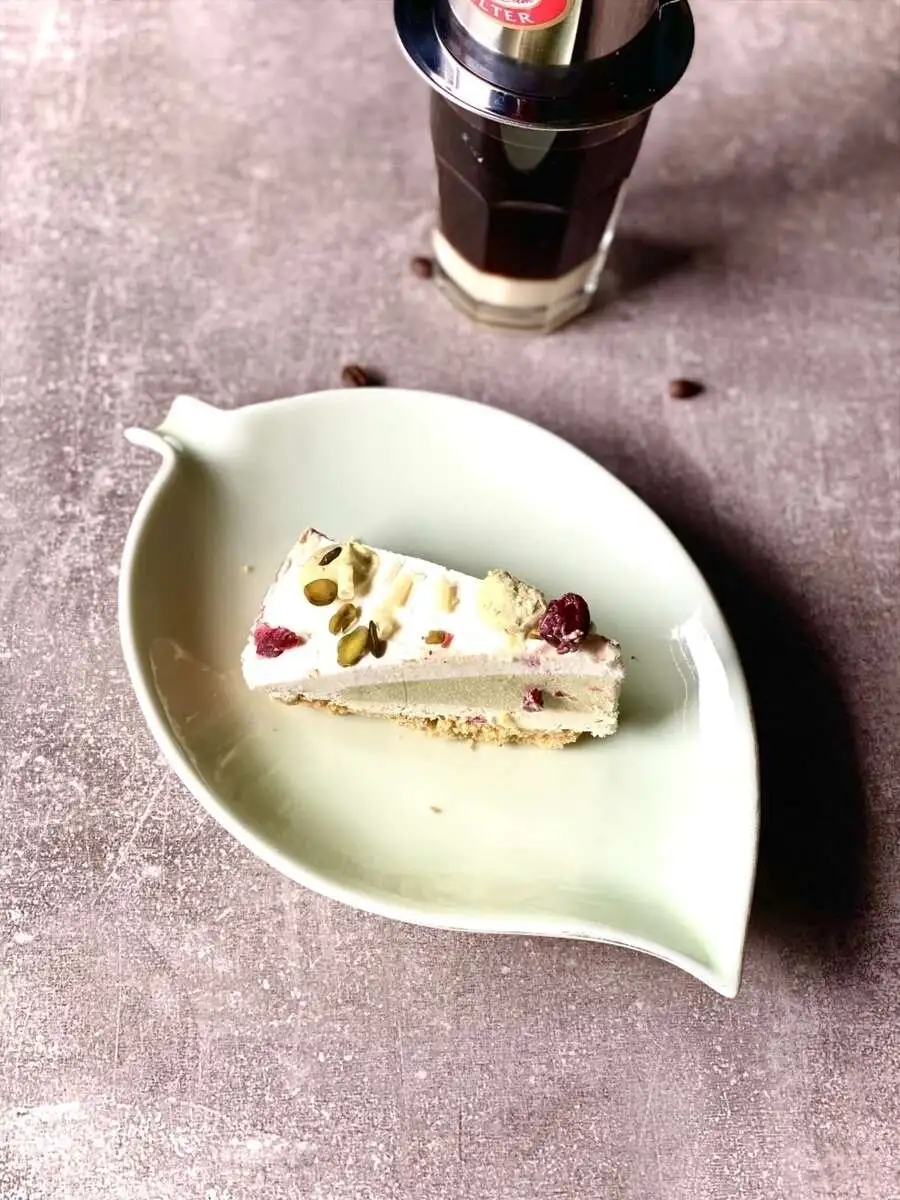 Торт зеленый чай с белым шоколадом