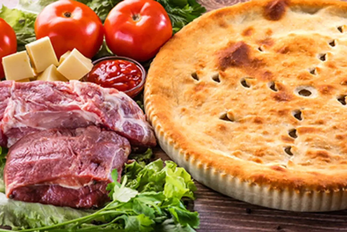 Пирог с мясом и томатами