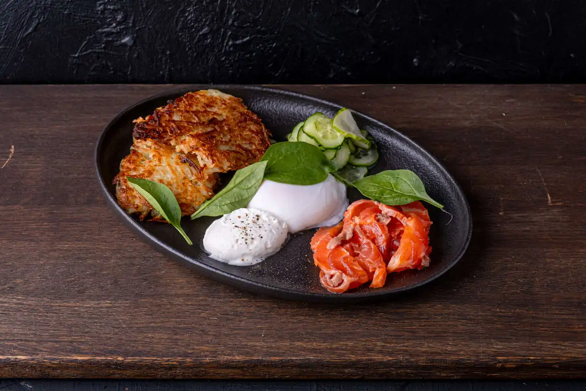 Драники с подкопченным лососем