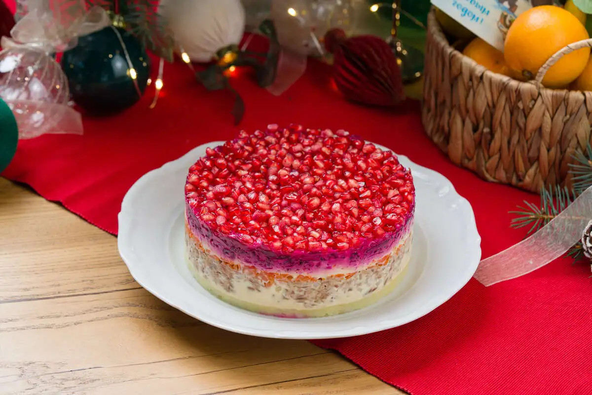 Салат Гранатовый браслет 