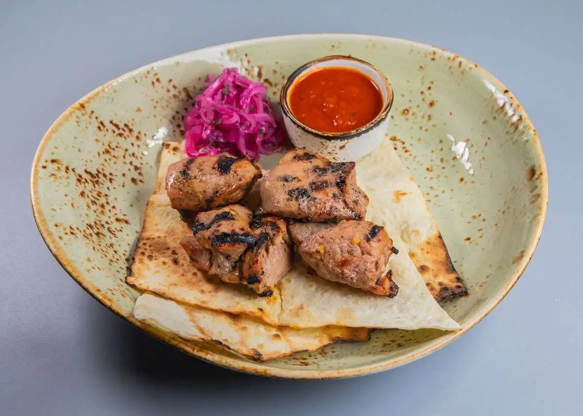 Шашлык из индейки с соусом 150/20/25/50г