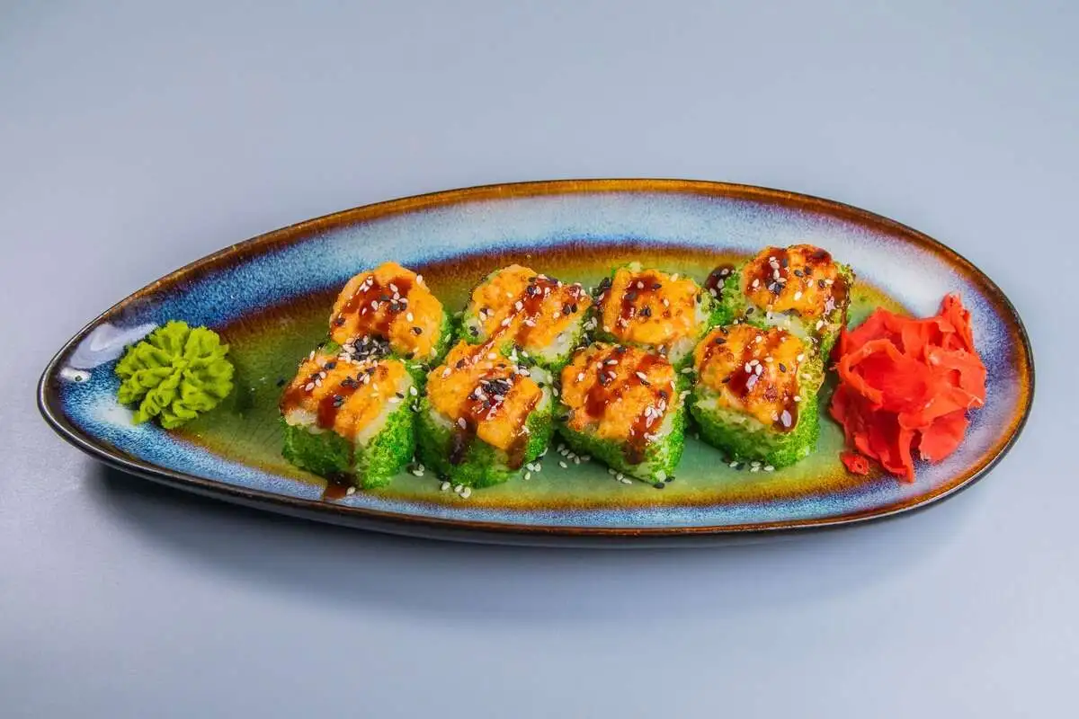 Ролл запеченный лосось 235г