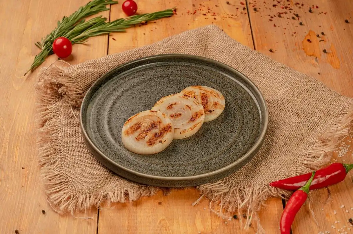Лук на гриле