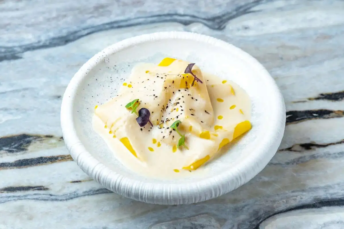 Лазанья из лосося с домашней пастой с ловичным соусом