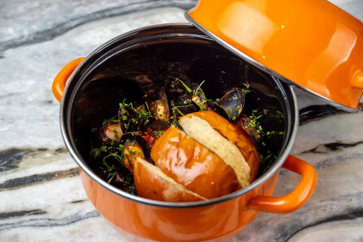 Мидии чилийские в томатном соусе