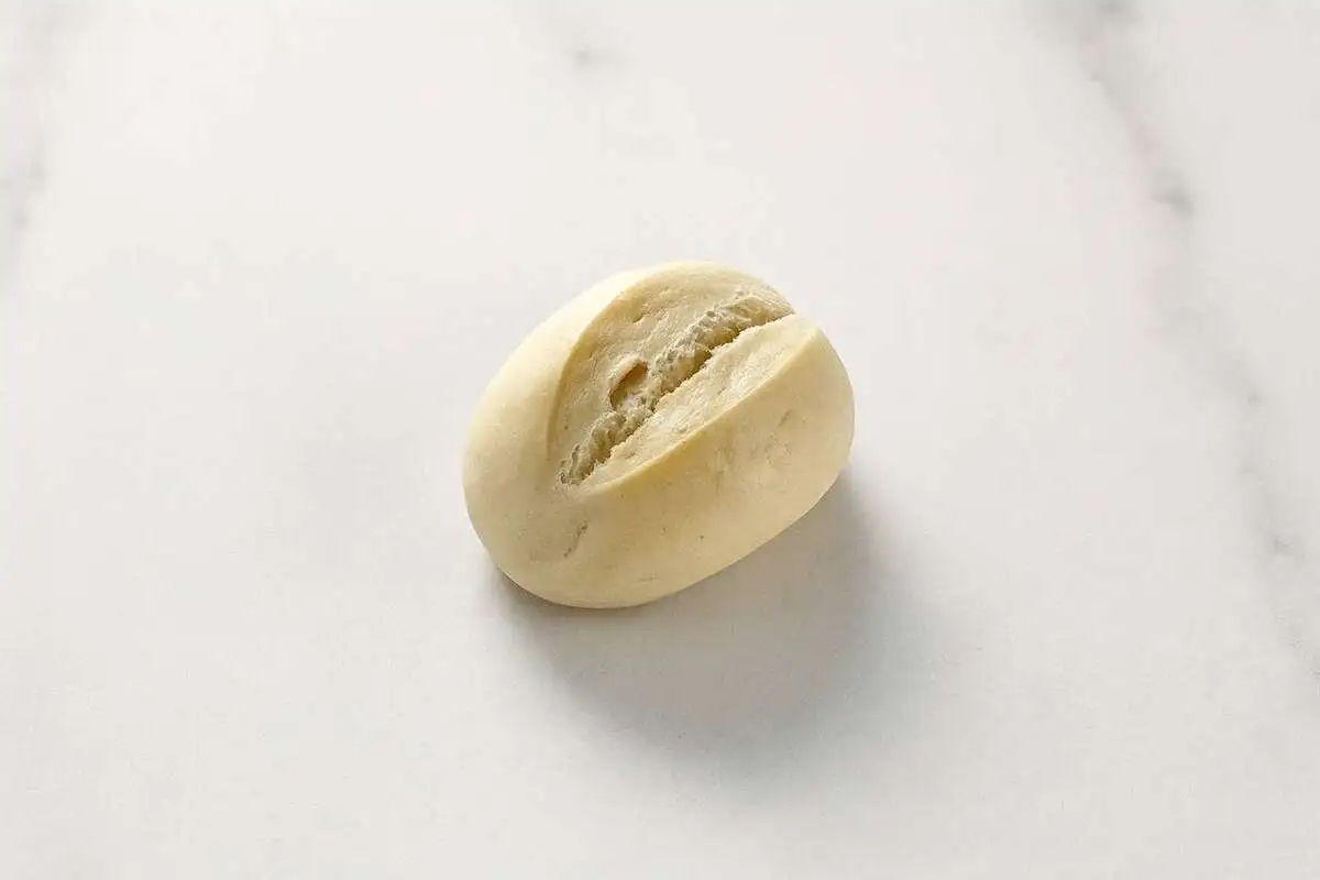 Булочка белая