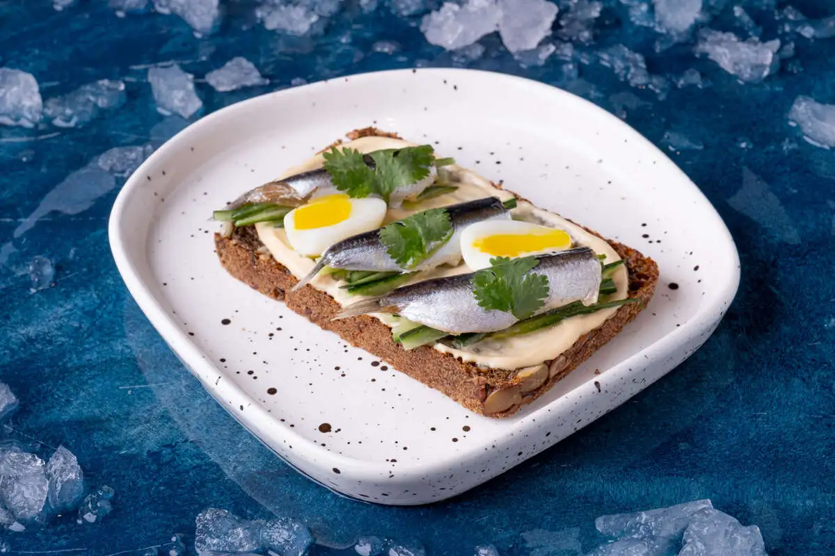 Смореброд с килькой