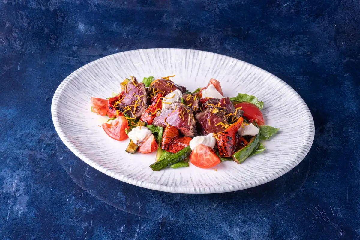 Салат с ростбифом