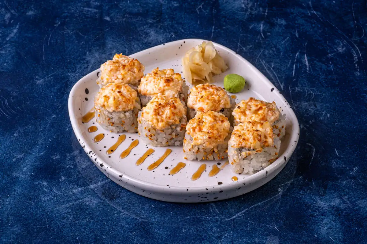 Роллы с запеченным крабом