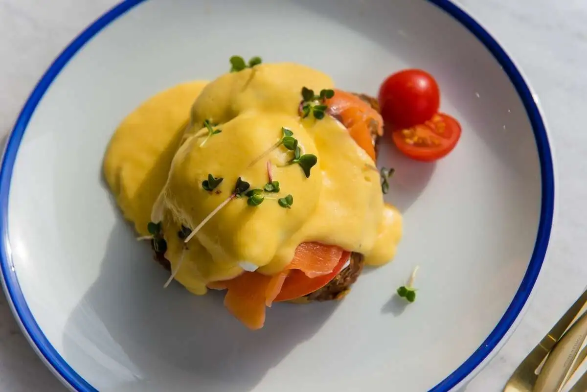 "Бенедикт" с лососем