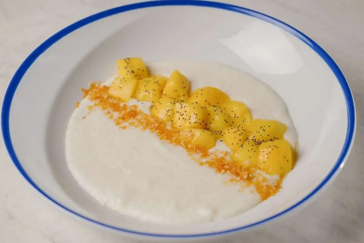 Взбитая манная каша с манго