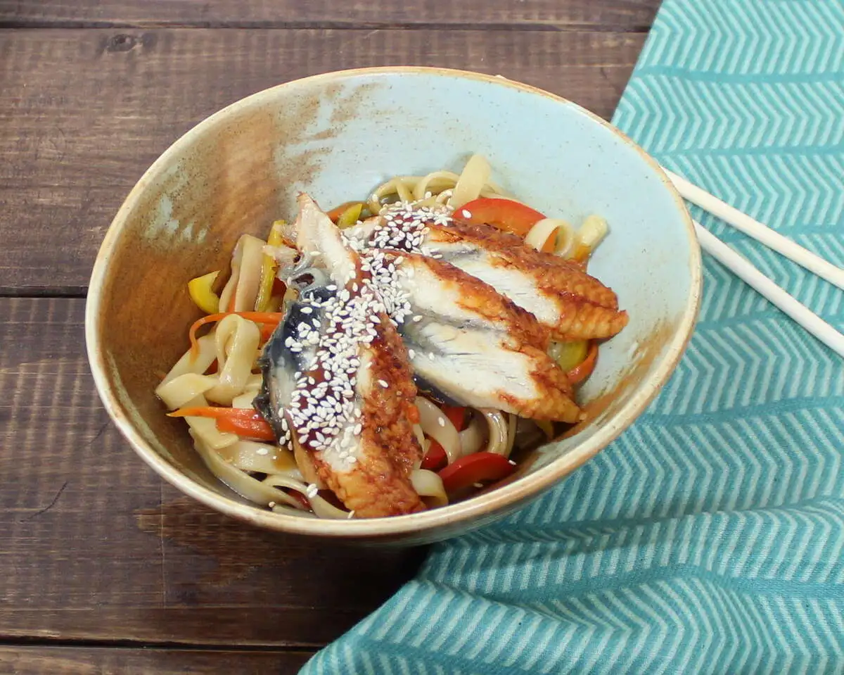 Вок с угрем 