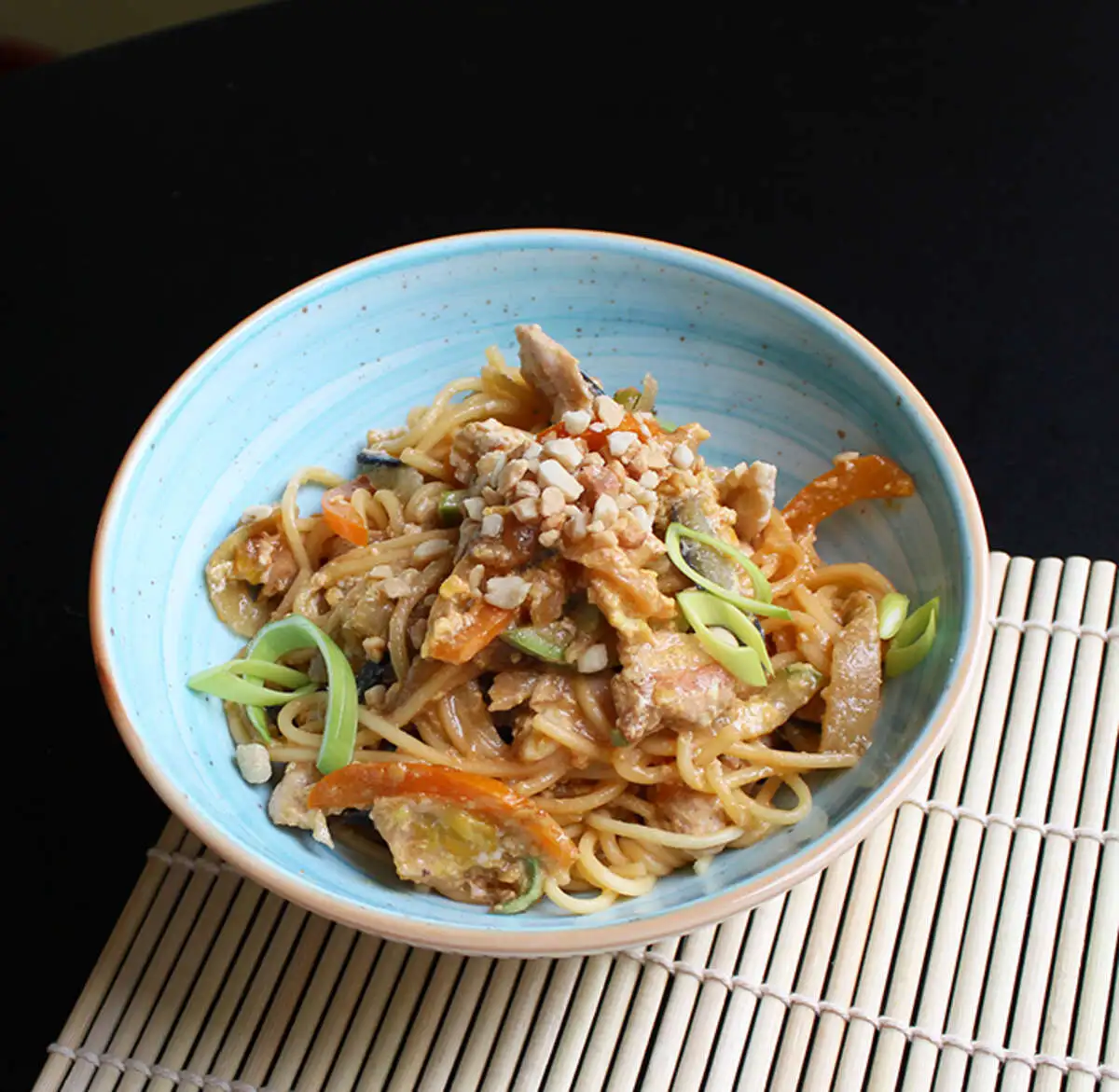 Вок с курицей в устричном соусе 