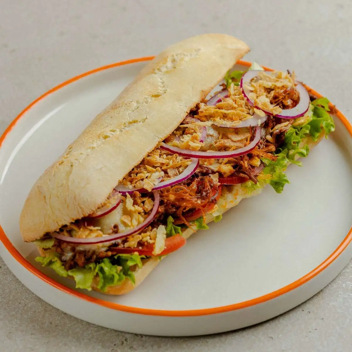 Сэндвич Crisp с рваной говядиной