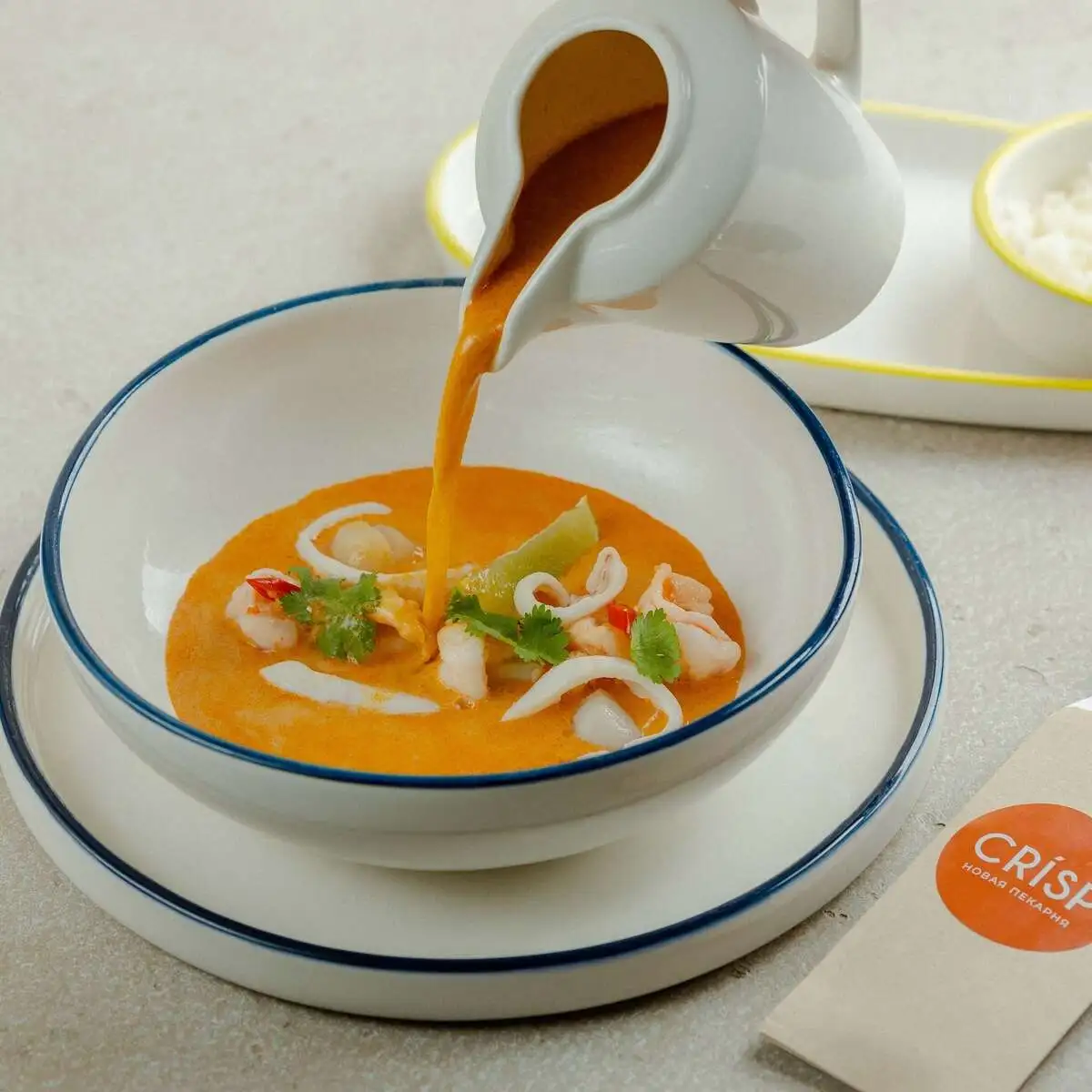 Том ям с морепродуктами