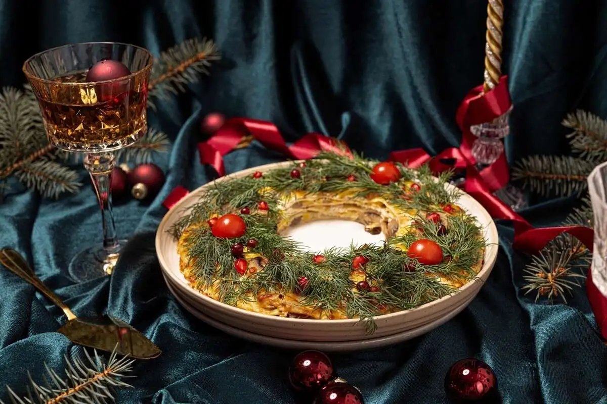 Торт блинный с грибами и сыром