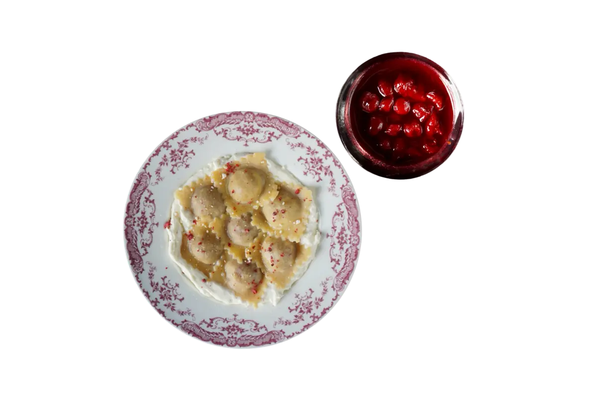 Домашние вареники с вишней