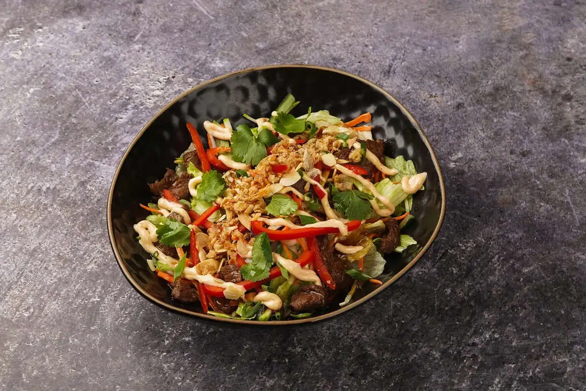 Теплый салат с говядиной