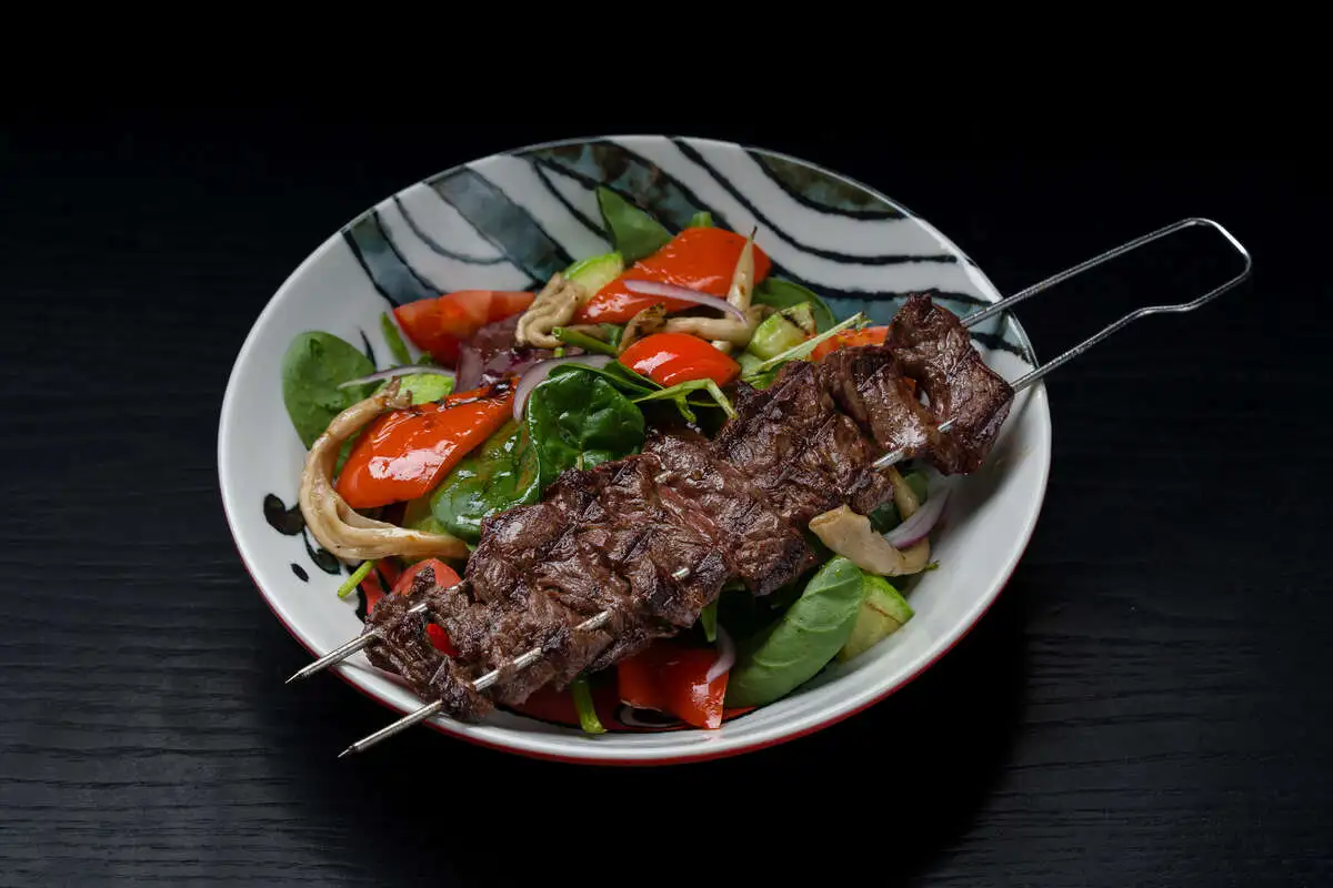 Стейк салат с овощами гриль