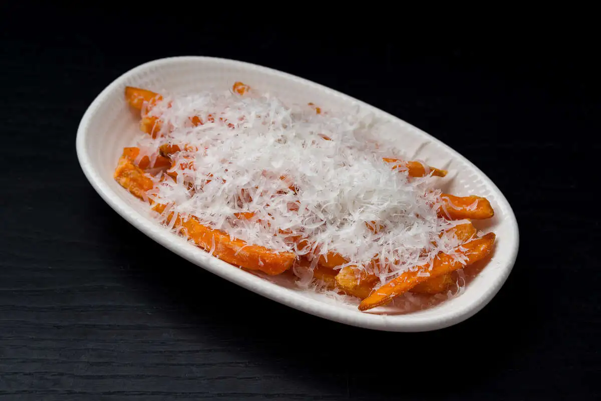 Батат фри с пармезаном