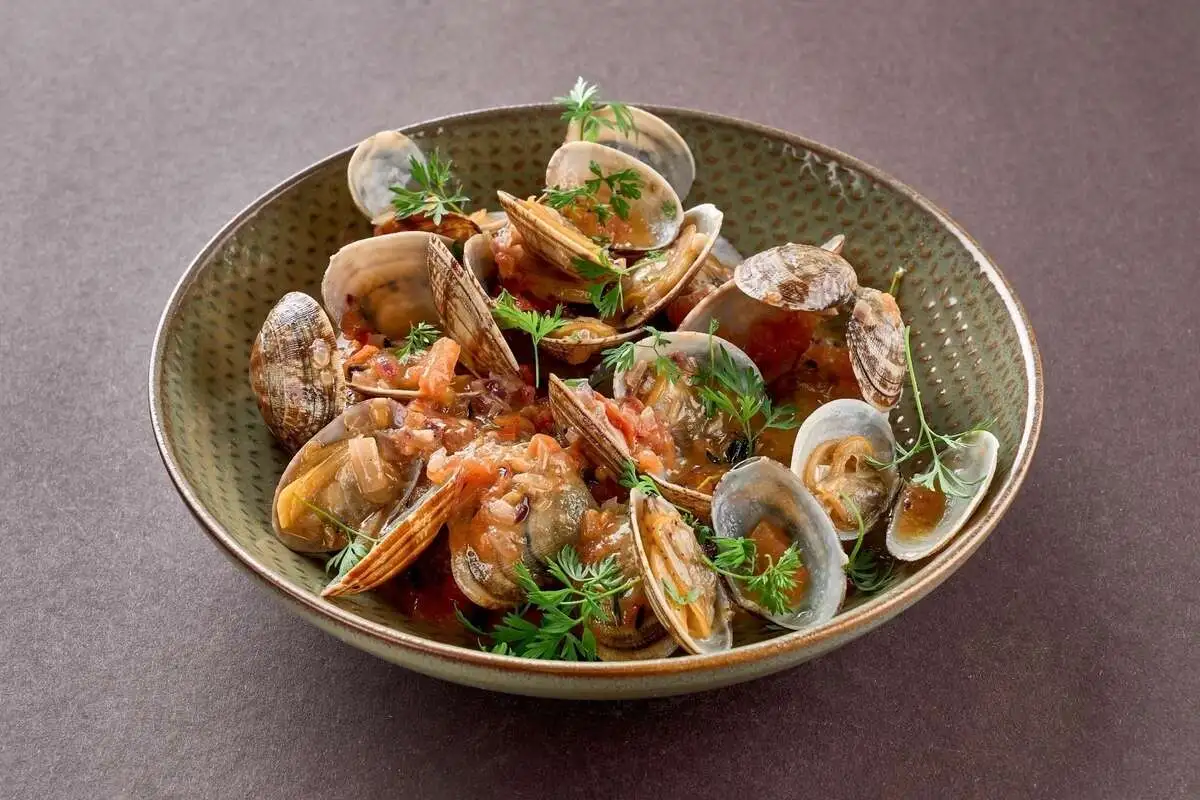 Вонголе в винном соусе