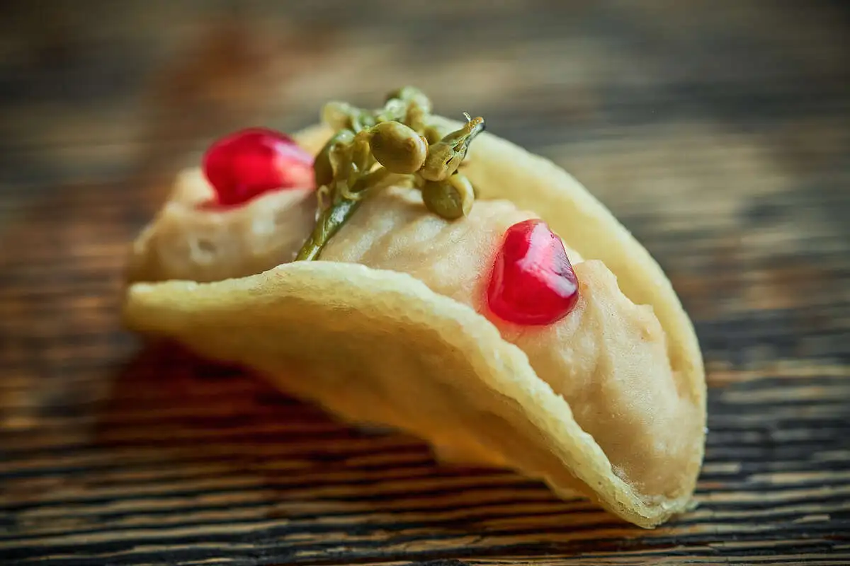 Канапе с хумусом и джонджоли (Казбек)