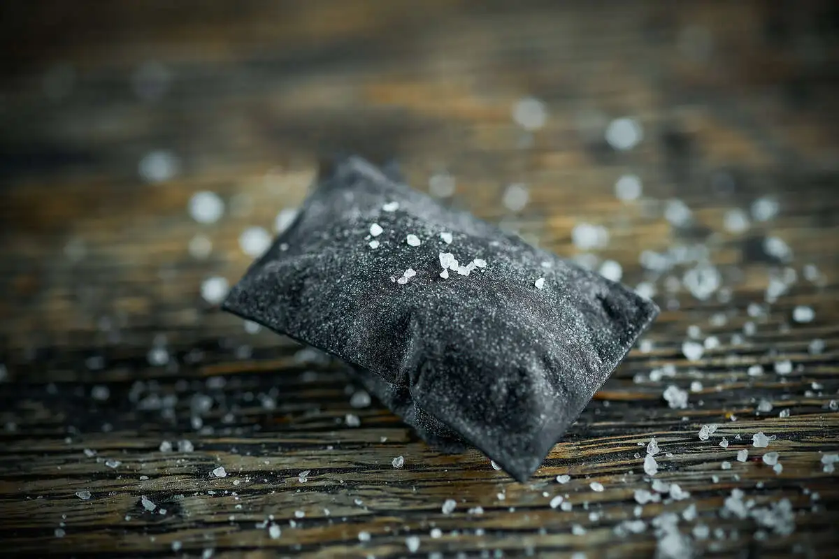 Канапе с аджапсандалом (Казбек)