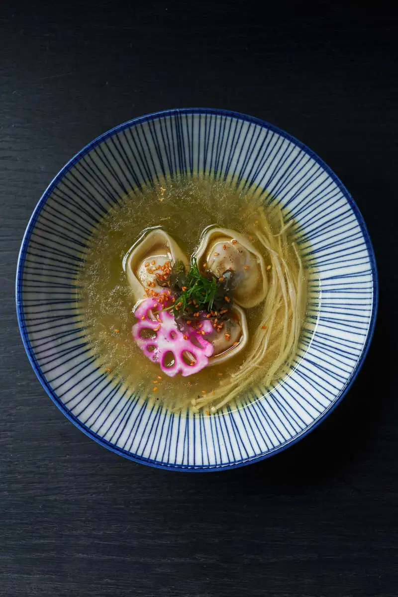 Куриный бульон с вонтонами 