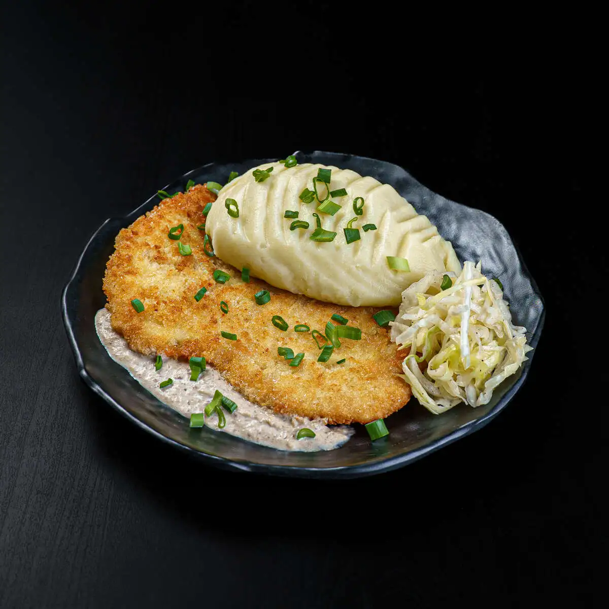 ШНИЦЕЛЬ С КАРТОФЕЛЬНЫМ ПЮРЕ