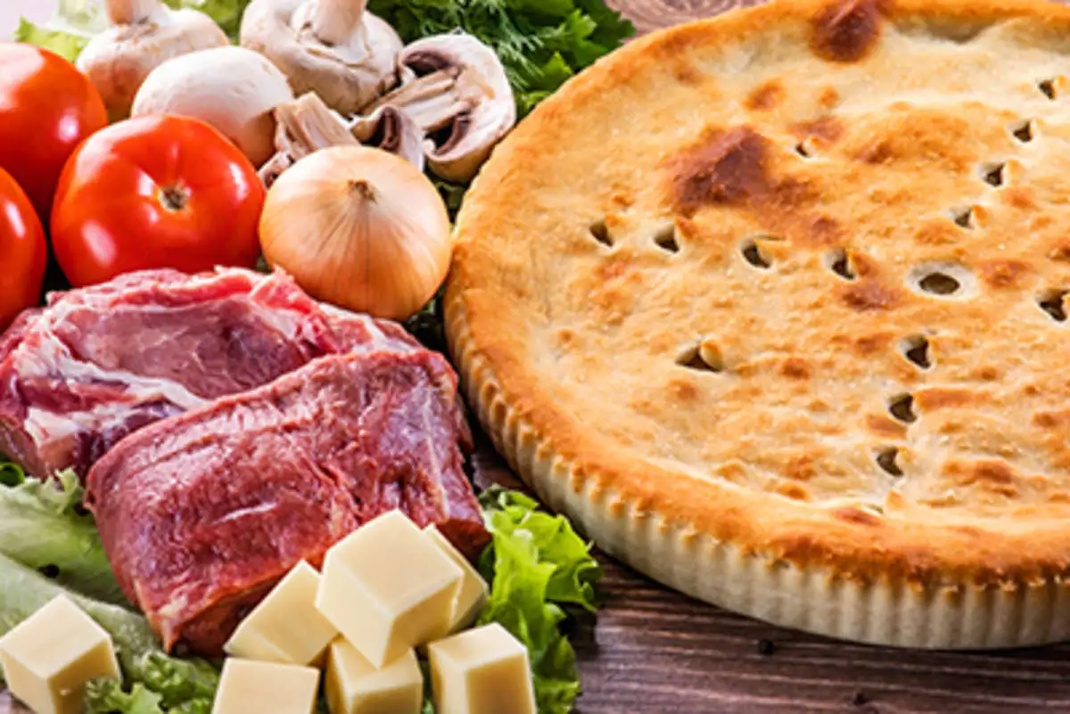Пирог с мясом,сыром и грибами