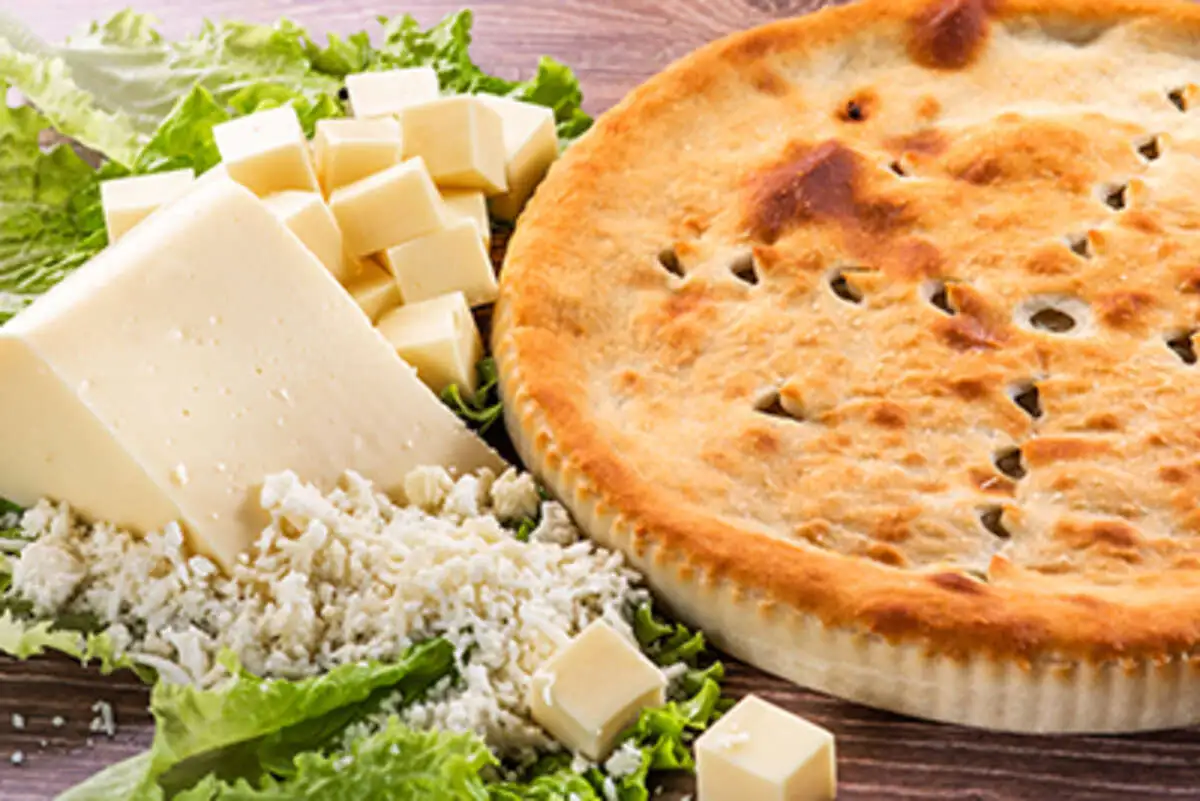 Пирог с сыром,луком и яйцом