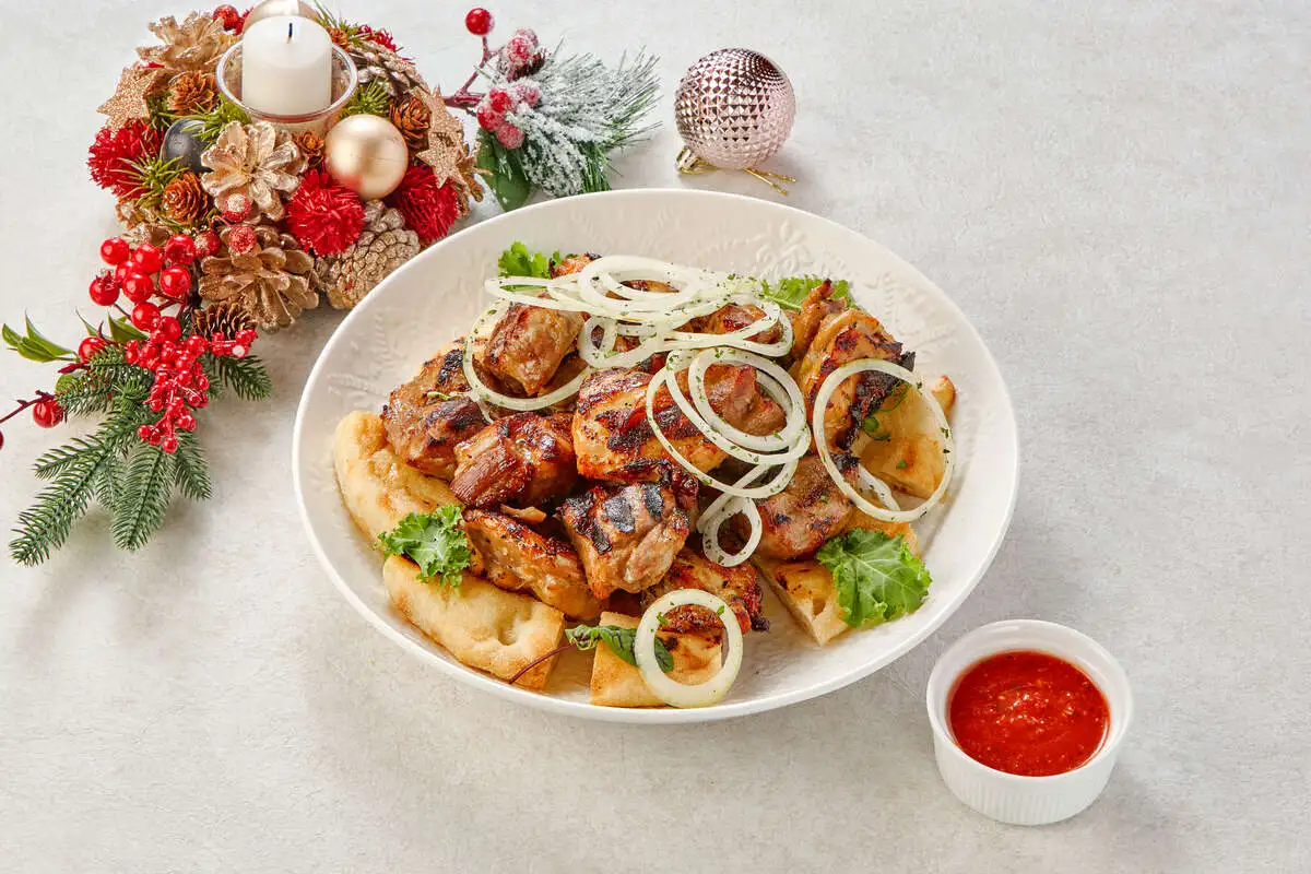 Ассорти шашлыков из курицы и свинины 1,2 кг 