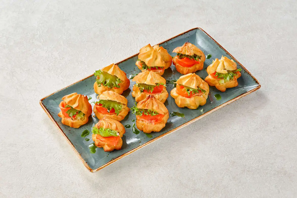 Профитроли с лососем 10шт