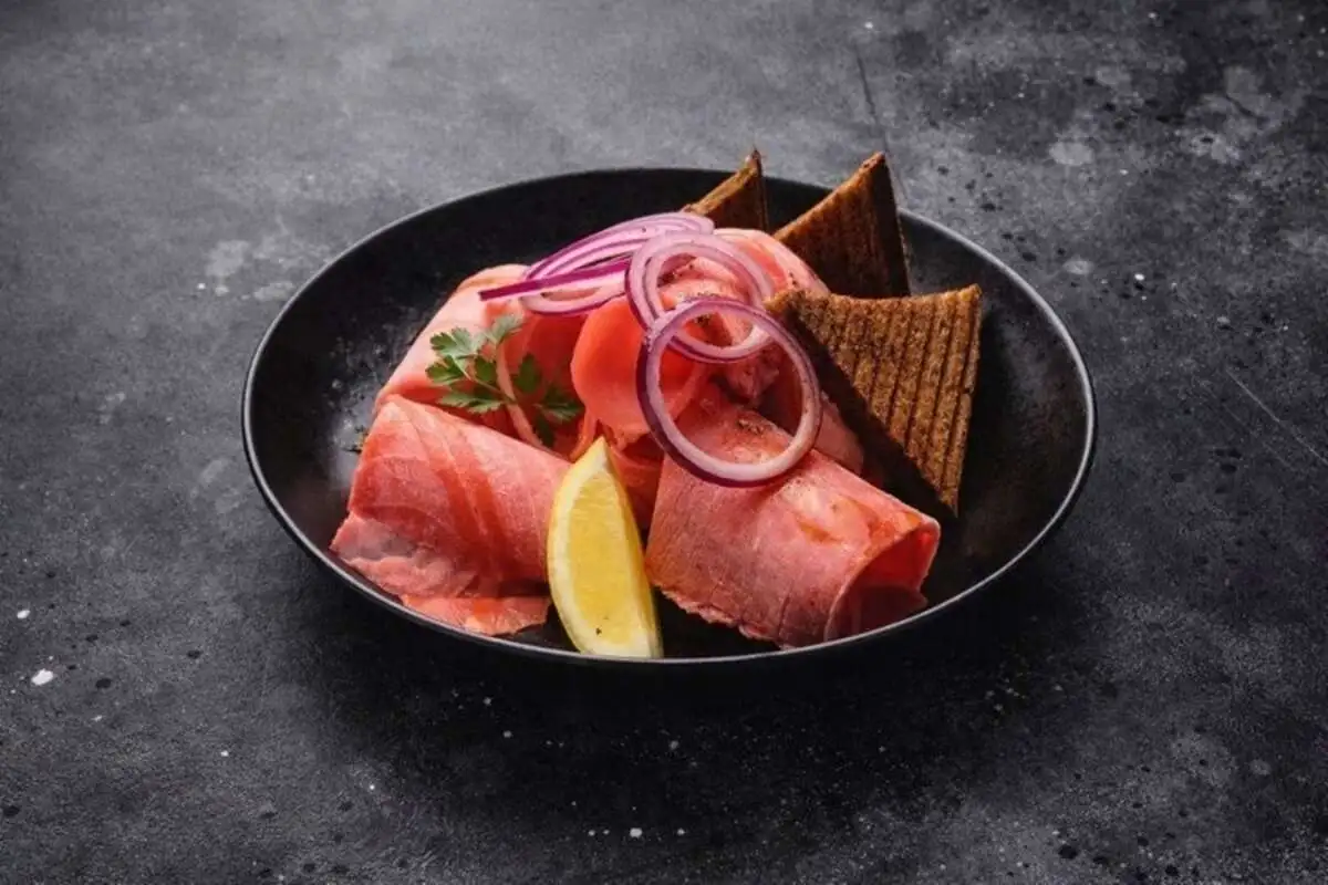 Строганина из тунца