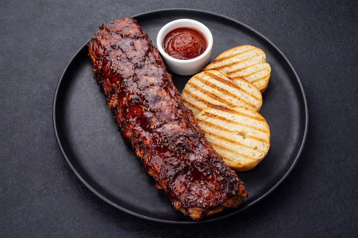 Свиные рёбрышки в пряной перечной глазури