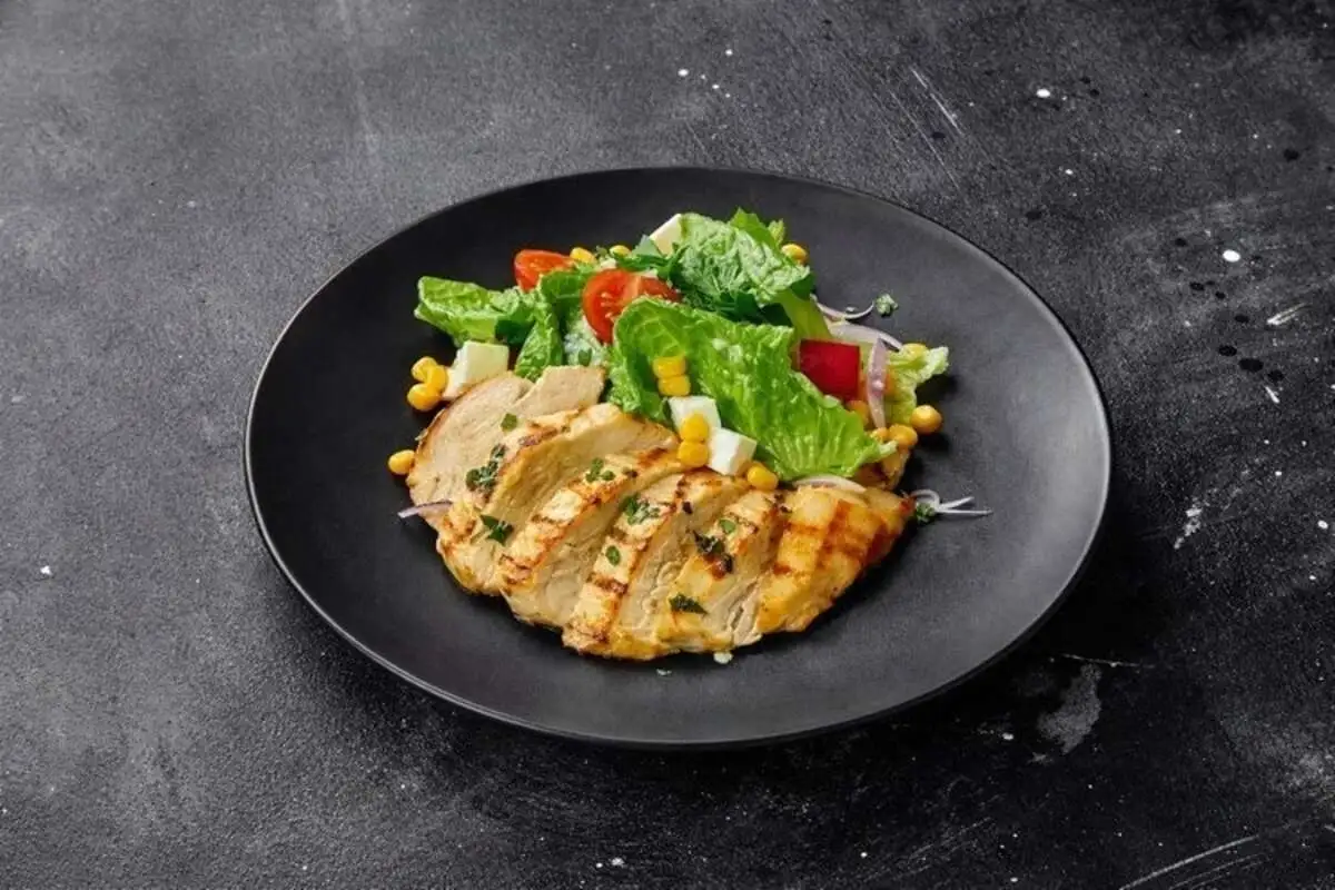 Стейк-салат с куриной грудкой